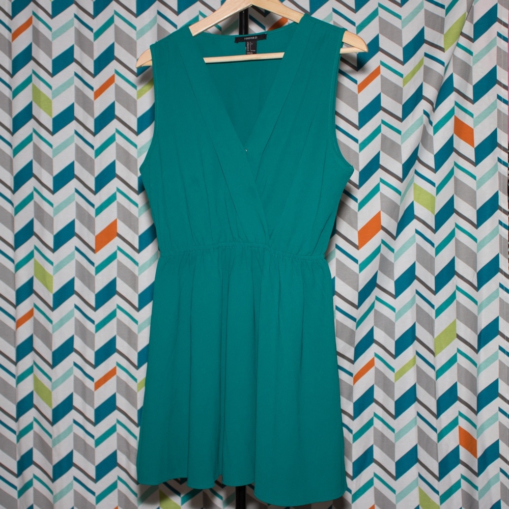 2/$10 or 4/$15! F21 V-Neck Mini Dress